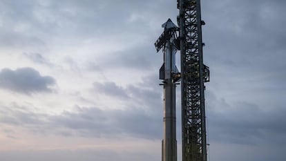Nave Starship de SpaceX a la espera de despegar