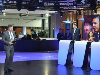 El presentador de EuroNews, Chris Burns, en uno de sus programas.