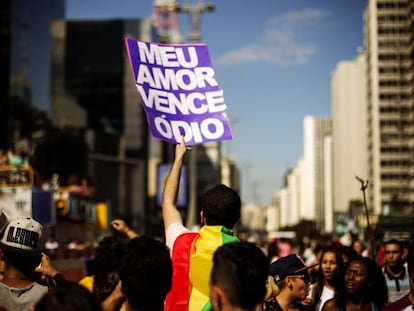 Cartaz na Parada do Orgulho LGBT em SP.