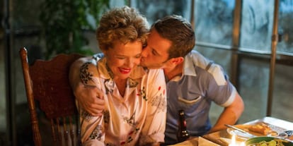 Annette Bening y Jamie Bell, en 'Las estrellas de cine no mueren en Liverpool'.