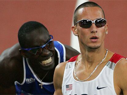 El estadounidense Jeremy Wariner observa el marcador electrónico tras su semifinal.
María Muttola.