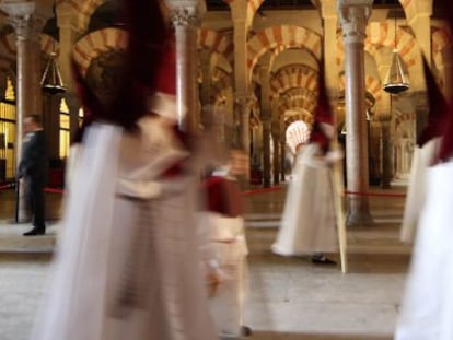 Interior de la mezquita de Córdoba.