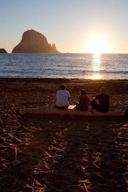 Atardecer frente al islote de Es Vedrà