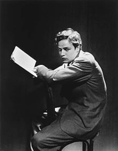 Marlon Brando, fotografiado por Cecil Beaton en 1946 para <i>Vogue</i>.