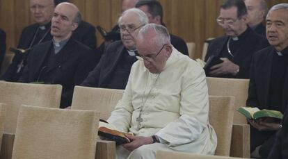 El Papa, el pasado día 7, en unos ejercicios espirituales en Ariccia, cerca de Roma.