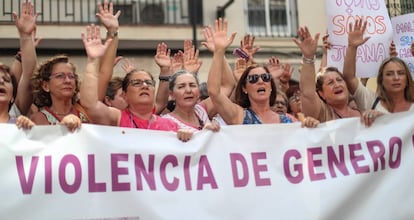 Concentraci&oacute;n en Maracena en apoyo a Juana Rivas.