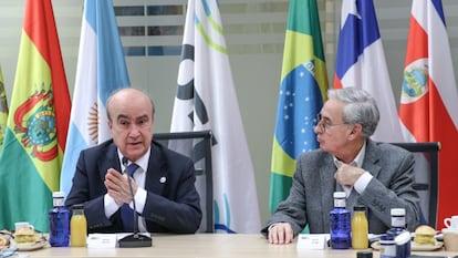 Mariano Jabonero y Ramón Jauregui, durante el lanzamiento de ‘Iberoamérica en democracia’.