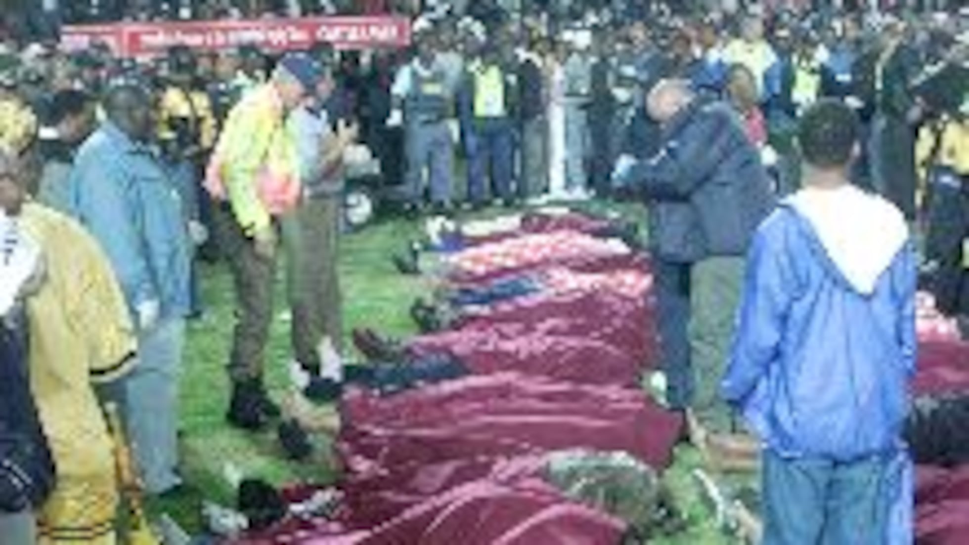 Al menos 43 personas mueren por una avalancha en un estadio de Suráfrica | Deportes | EL PAÍS