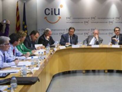 La ejecutiva de CiU, reunida ayer en la sede de Uni&oacute;.