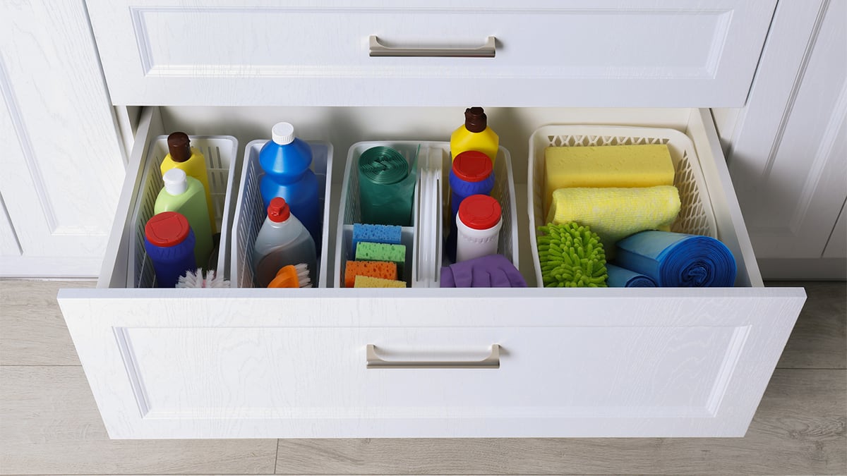 Adiós al desorden bajo el fregadero con este increíble organizador de cocina