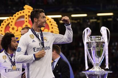 Ronaldo celebra com seus colegas depois de ganhar ao Juventus de Turim no final da Champions disputada em Cardiff, no dia 3 de junho de 2017.