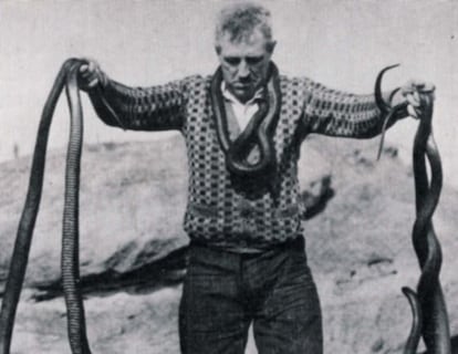 George Cann, uno de los c&eacute;lebres hombres serpiente australianos.