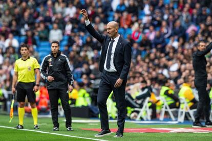 El entrenador del Real Madrid, el francés Zinedine Zidane, durante el partido.