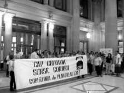 B 34572 (18/MAY/00) -COLOR- Concentración CGT correos. -foto: Arduino Vannucchi.