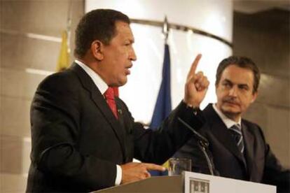 Chávez y Rodríguez Zapatero, en una conferencia de prensa en Madrid en noviembre de 2004.