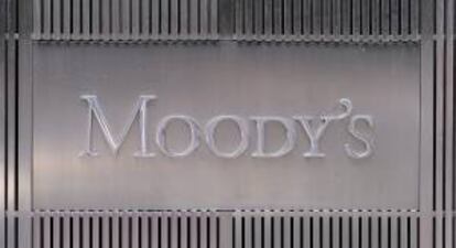 Imagen corporativa de Moody's en las oficinas centrales de la agencia, en Nueva York (Estados Unidos). EFE/Archivo