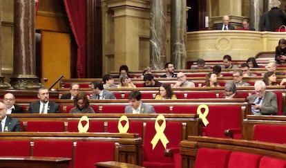 Yellow ribbons for the former Catalan ministers who are in pre-trial custody.