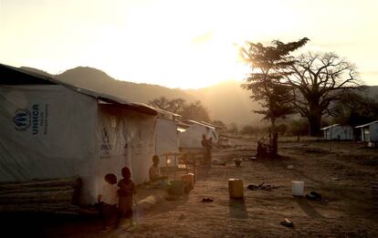 Atardecer en el campo de Luwani.