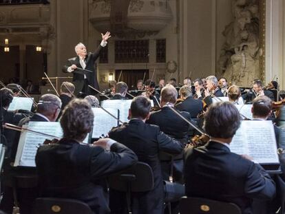 Daniel Barenboim, al frente de la Filarm&oacute;nica de Viena el pasado s&aacute;bado en Praga. 
 
 