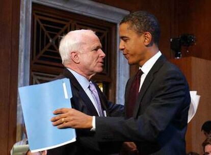 John McCain, a la izquierda, y Barack Obama, en una imagen tomada en Washington el año pasado.