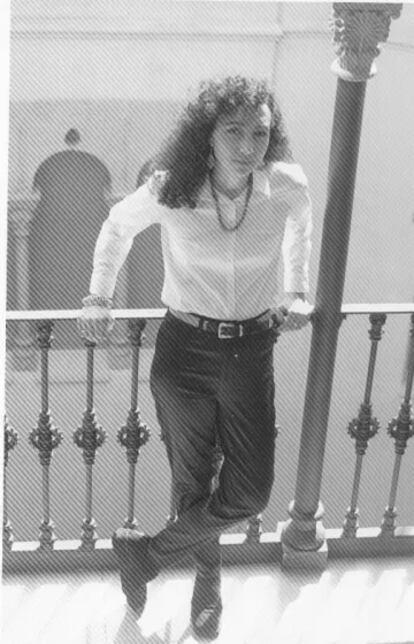 Foto de juventud de la escritora Helena Béjar.