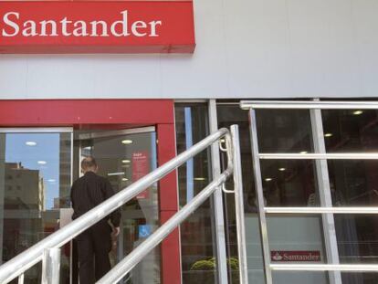 Vista exterior de una agencia del Banco Santander.