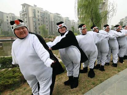 Unas mujeres chinas reivindican las virtudes de la obesidad.