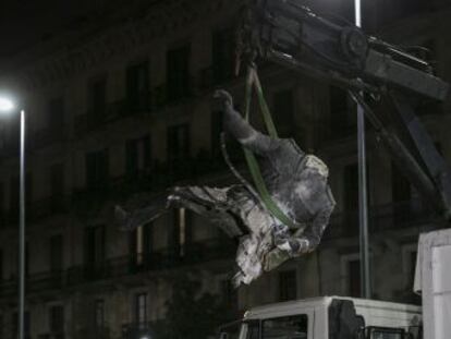 L Ajuntament de Barcelona ha retirat els trossos del monument aquesta matinada