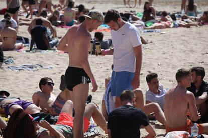 La platja és un altre lloc on passen més estona els joves que participen al Saloufest.