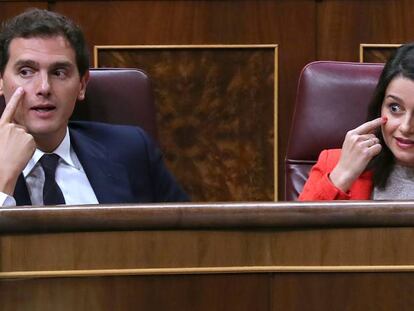 El líder de Ciudadanos, Albert Rivera, y la portavoz del partido en el Congreso de los Diputados, Inés Arrimadas, este miércole en la Cámara baja.