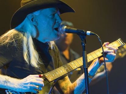 Johnny Winter, durante una actuación reciente.