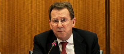 El consejero de Justicia, Emilio Llera, durante su comparecencia en el Parlamento.