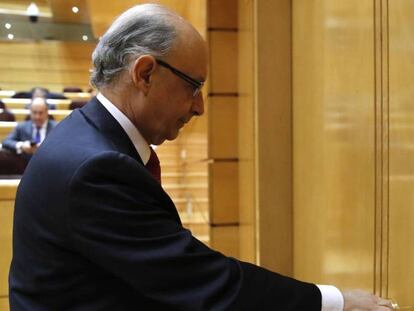 El ministro de Hacienda, Crist&oacute;bal Montoro en el Senado. 