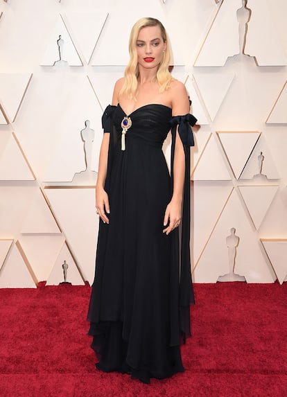 Margot Robbie llevó un vestido de Chanel de 1994 creado por Karl Lagerfeld en la gala de los Oscar 2020.