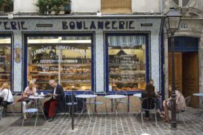 Panadería y pastelería en la rue des Rosiers, en el Marais (París).