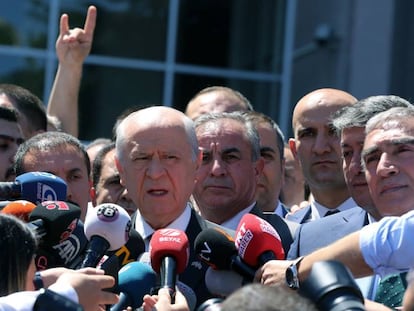 Devlet Bahceli, l&iacute;der del partido nacionalista turco, MHP.