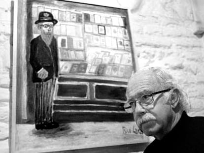 Manuel Rico Lara, magistrado, durante una exposición de sus pinturas en 2002.