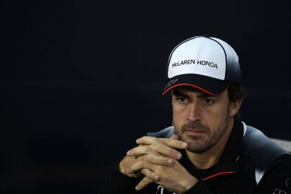 La frustración es seguramente uno de los sentimientos que mejor conoce Fernando Alonso. Aunque la temporada 2016 no fue tan caótica como la anterior, lo cierto es que el piloto español no sentía que su monoplaza estuviera a la altura. En Bakú (Azerbaiyán) los problemas comenzaron desde los entrenamientos y no fueron a mejor. Alonso terminó abandonando la carrera tras un problema con el cambio. “Es frustrante comprobar nuestra falta de potencia”, dijo.