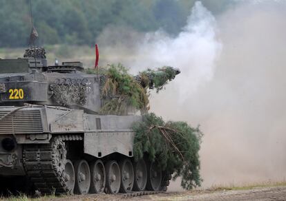 Un tanque Leopard alemán, durante unas maniobras en Weisskeissel (Alemania), en 2009.