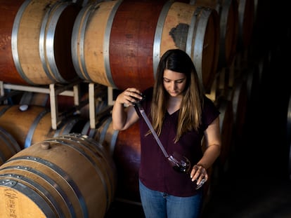 Retrato de la activista del vino Priyanka French.