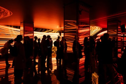 'Music: Response', una instalación experimental de The Chemical Brothers y los artistas visuales Smith & Lyall en The Cube.