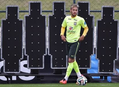 Neymar, en el entrenamiento de Brasil