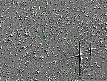 Composición digital de dos imágenes en la que se aprecian, rodeados por un círculo, los dos hipotéticos fragmentos de la <i>Contour</i>.