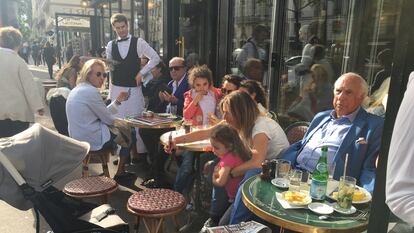 París. El emblemático Café de Flore, rincón favorito de artistas e intelectuales.