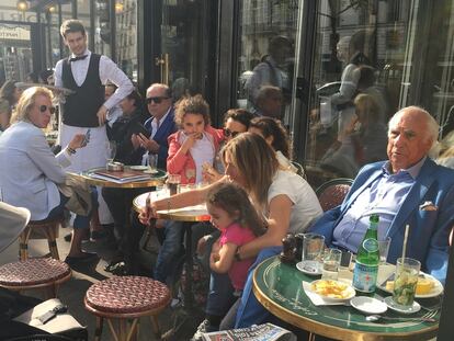 París. El emblemático Café de Flore, rincón favorito de artistas e intelectuales.