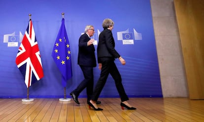 May y Juncker, antes de una reunión que mantuvieron el pasado noviembre en Bruselas.
