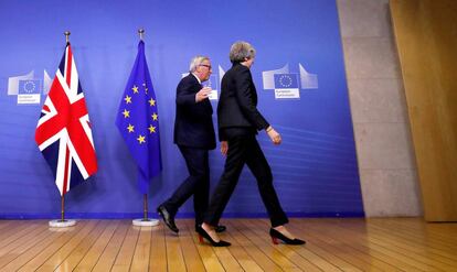 May y Juncker, antes de una reunión que mantuvieron el pasado noviembre en Bruselas.