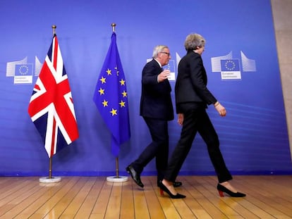 May y Juncker, antes de una reunión que mantuvieron el pasado noviembre en Bruselas.