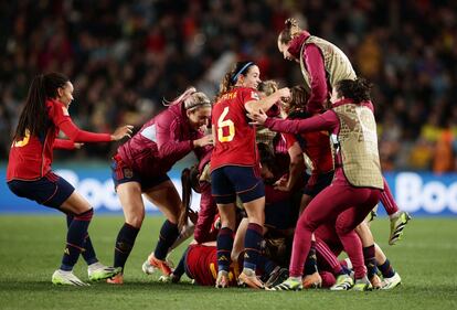 Selección española femenina de fútbol