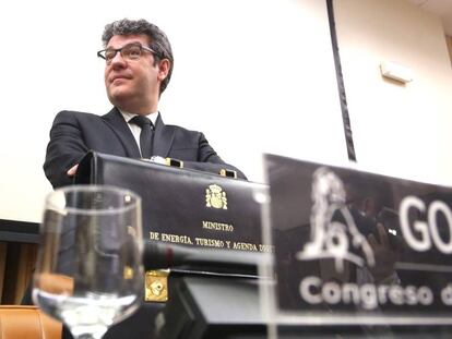El ministro de Energia y Turismo, Alvaro Nadal en la Comision de Energia y Turismo en el Congreso de los Diputados el miércoles.
